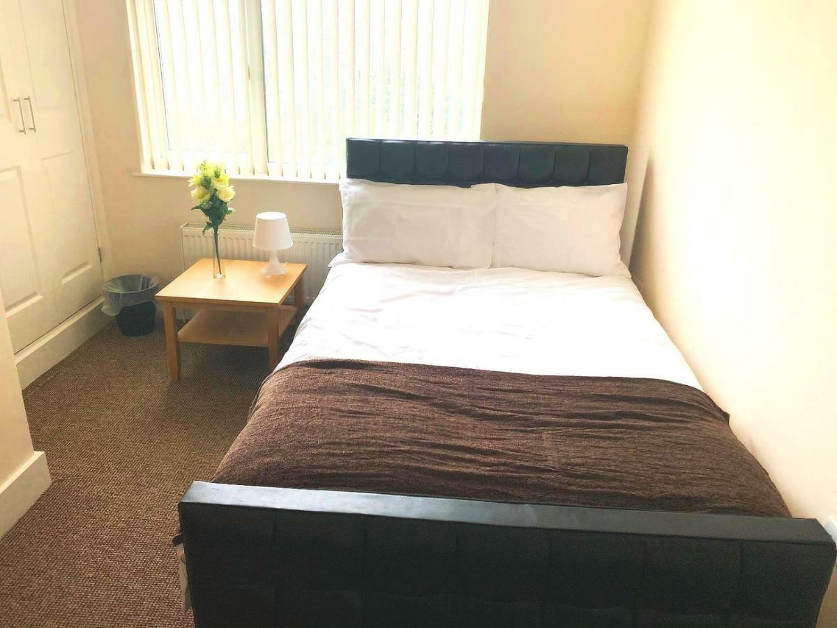 לוטון Serviced Accommodations מראה חיצוני תמונה