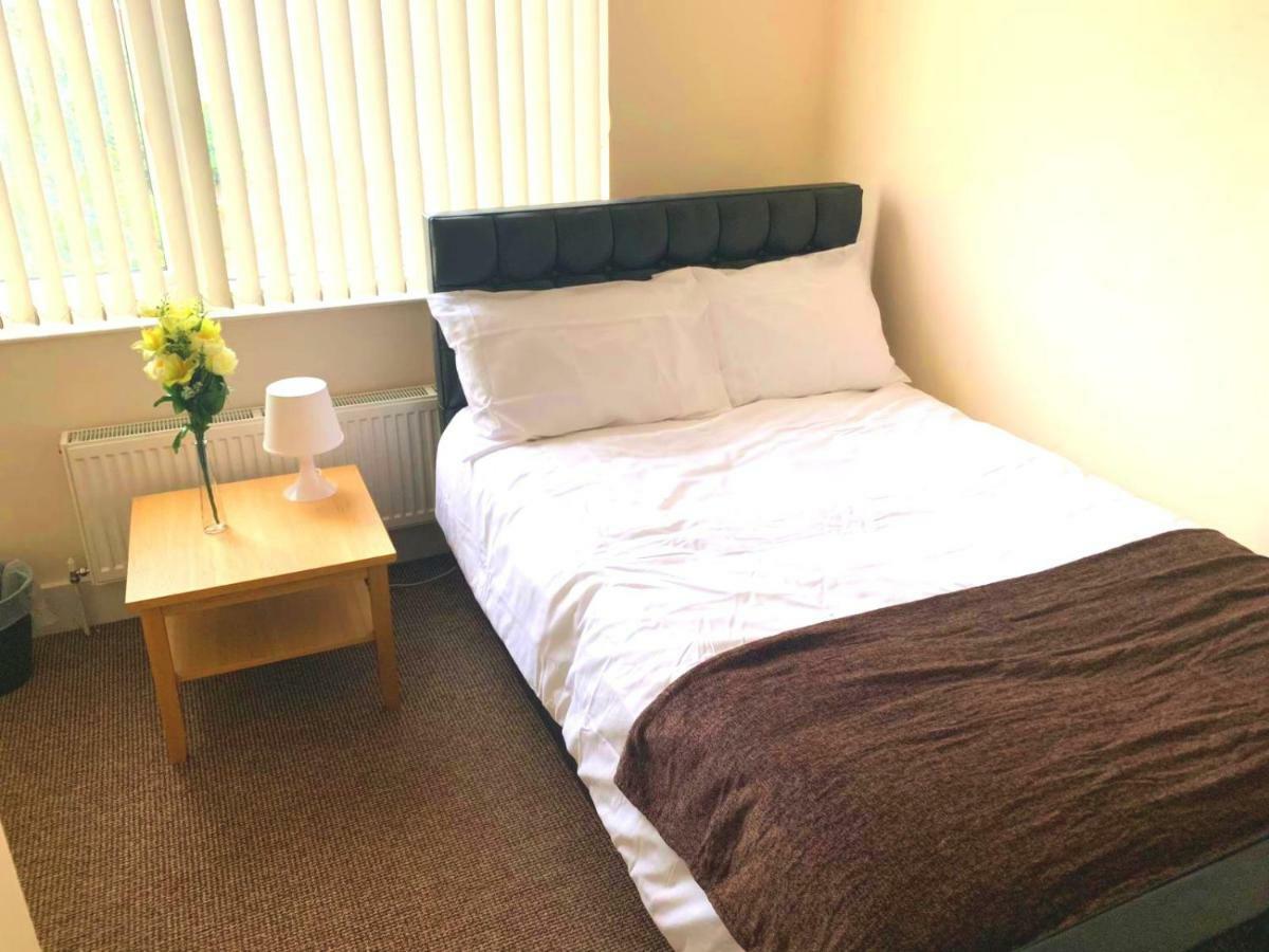 לוטון Serviced Accommodations מראה חיצוני תמונה